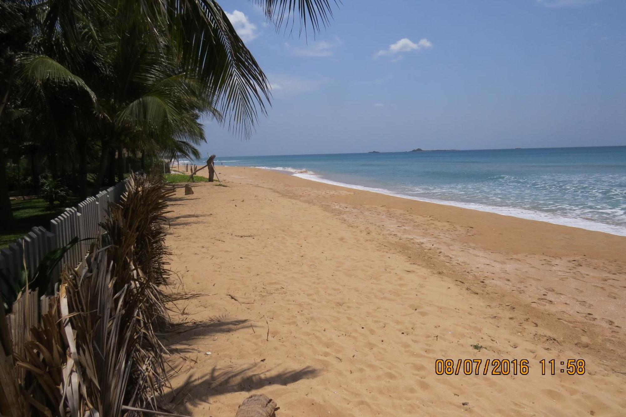 Beach Bliss Trincomalee Exterior photo
